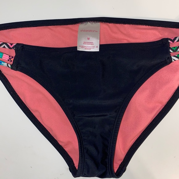 3 Bikini Bottoms - Picture 3 of 8